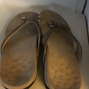 Vionic Women's Tan Sandals with Metallic Bow